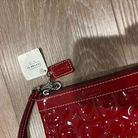 Brand New Vintage Coach Cherry Red Patent Leather Wristlet - Picture 2 of 4
